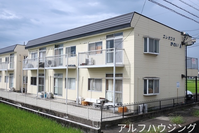 エレガンスかわいＡ棟の外観