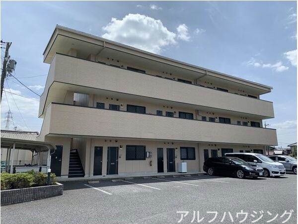 スプリームサンモールの外観