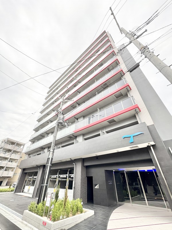 セレニテ江坂エクラの外観