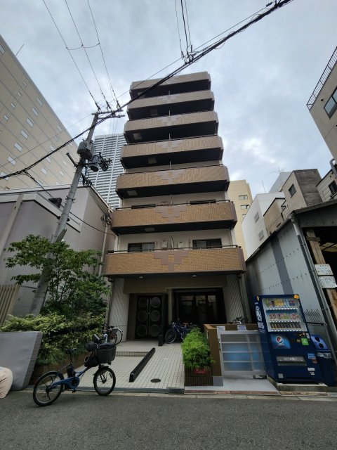 コスモリード大阪本町の外観