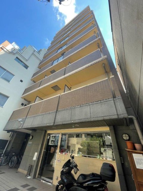 靭誠館の外観