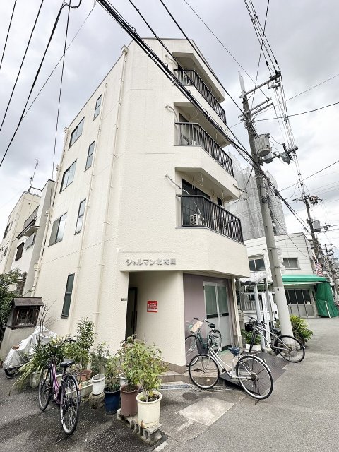 シャルマン北梅田の外観