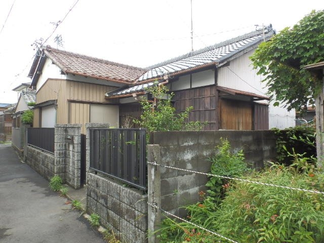 柳山津興借家の外観