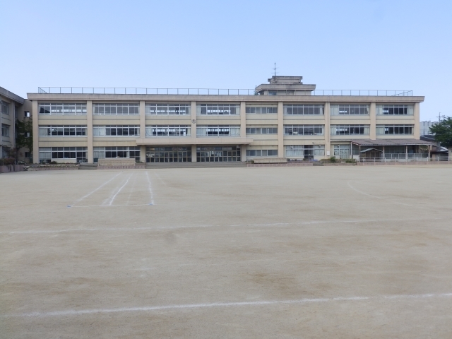 津市立養正小学校 津市立養正小学校