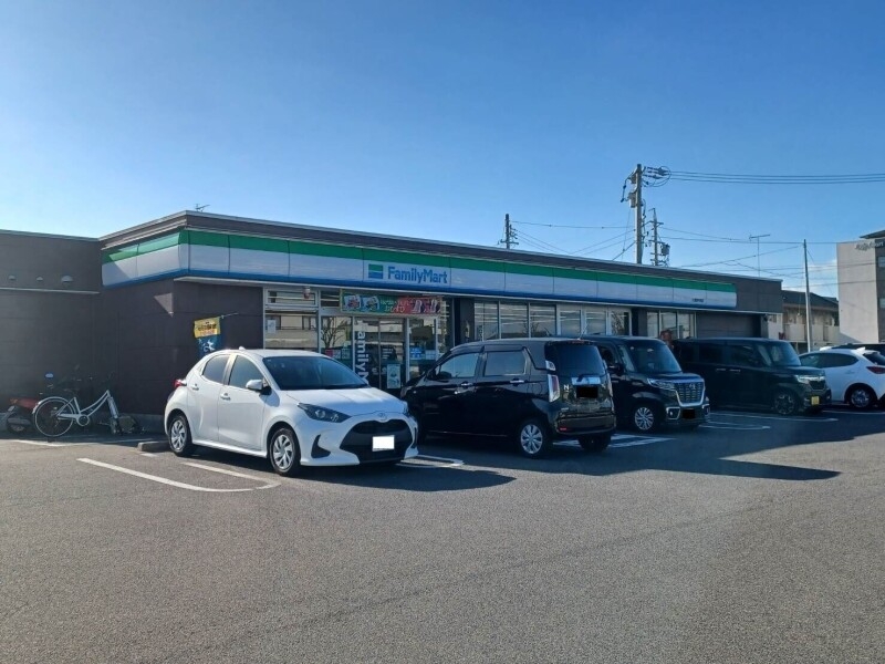 ファミリーマート久居野村町店 ファミリーマート久居野村町店