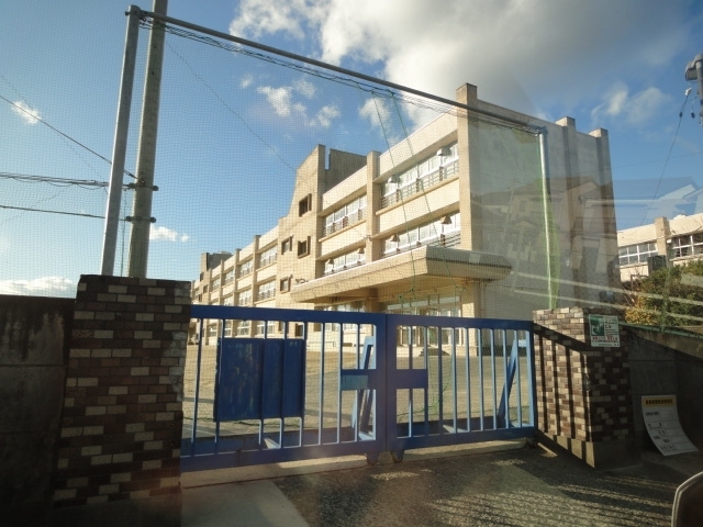 津市立修成小学校 津市立修成小学校