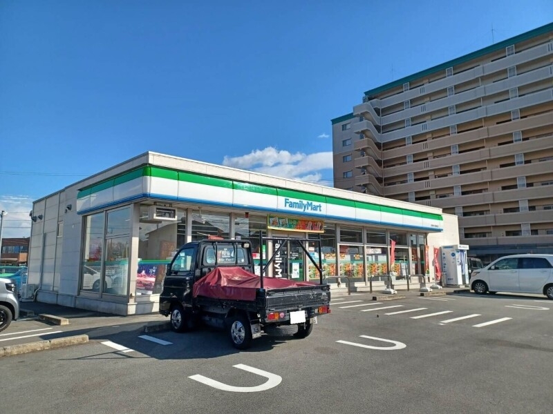 ファミリーマート伊勢中川駅前店 ファミリーマート伊勢中川駅前店