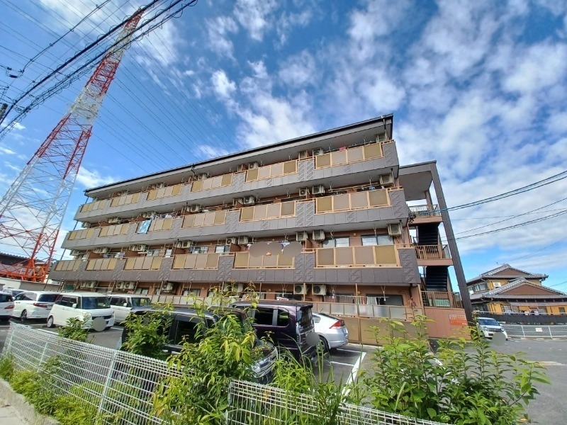 ルミエール八幡の外観