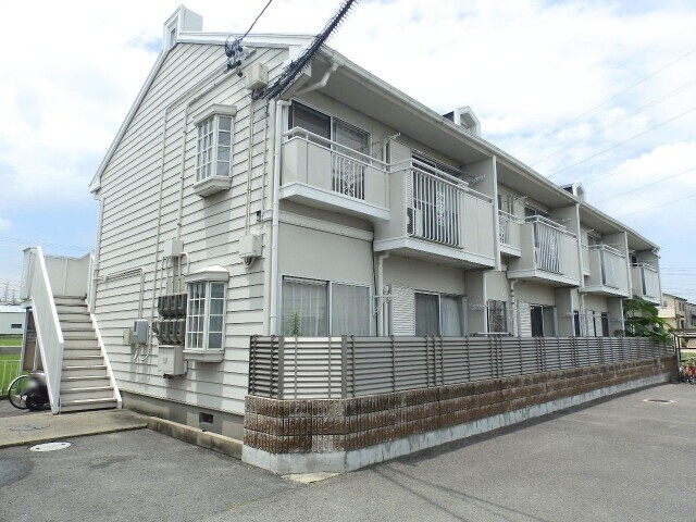 タウニーラークウッドＡ棟の外観