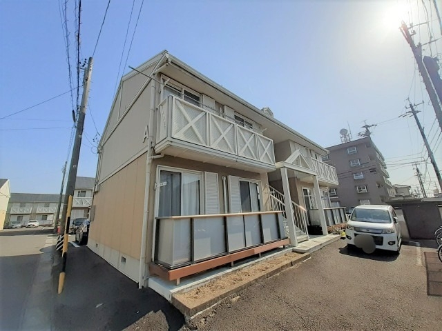 グランドール日永Ａ棟の外観