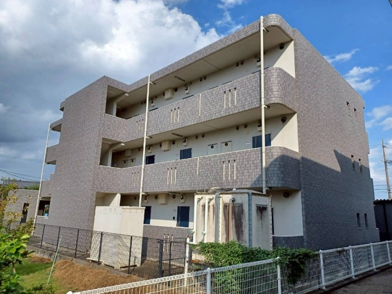 アンジュール川方の外観
