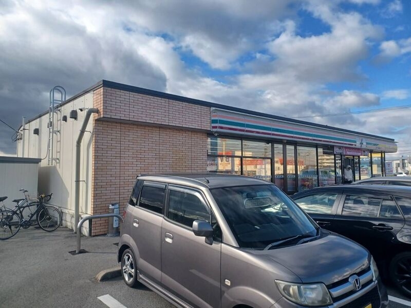 セブンイレブン津市高茶屋小森町店 セブンイレブン津市高茶屋小森町店