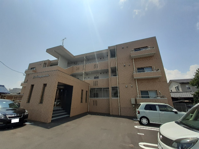 カンパネラ久居の外観