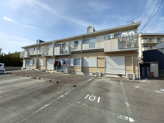 サプリームの外観