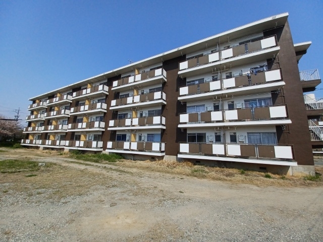 ヴィラナリー小俣２号棟の外観