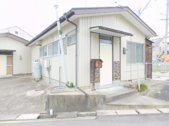 高塚町貸家の外観