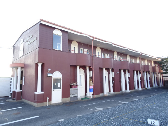 カレッジハウス中村の外観