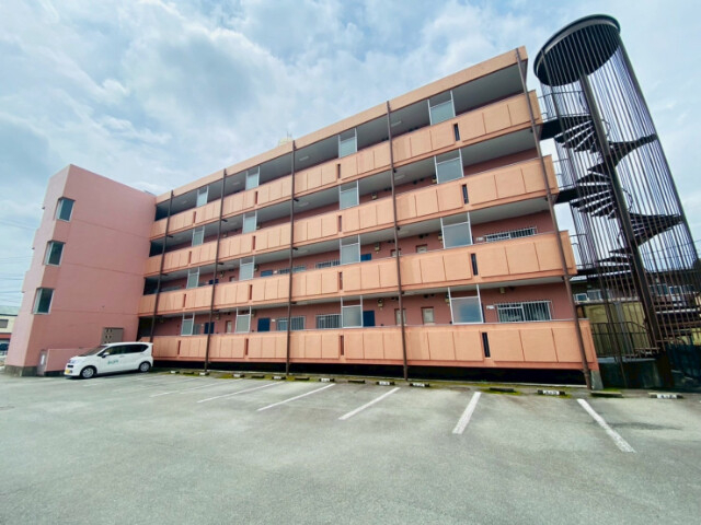花岡サンシティーの外観