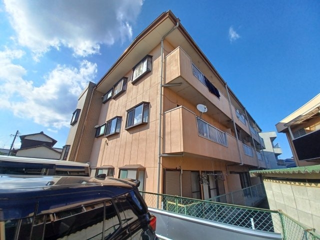 ＣＯＭＳＴＡＧＥの外観