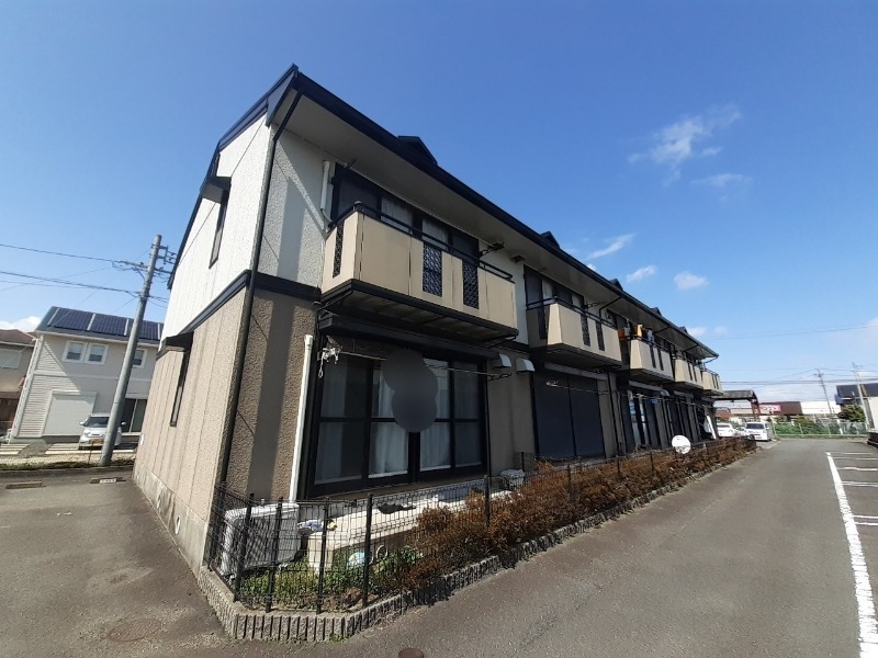 ノースエトランゼＢ棟の外観