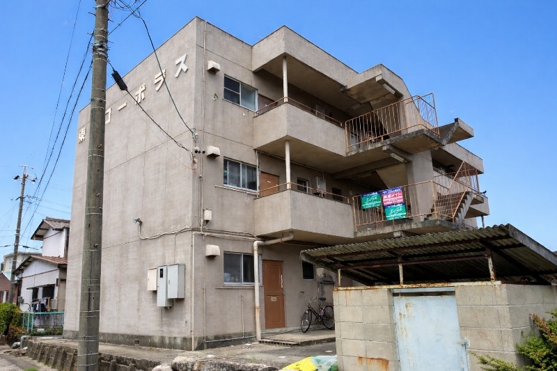 東方コーポラスの外観