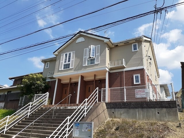 ルミエール鴻之台の外観