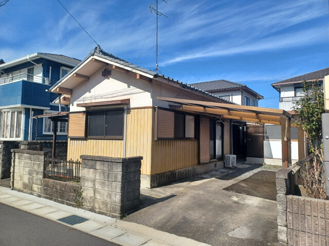 亀津東磯山貸家の外観 亀津東磯山貸家の外観