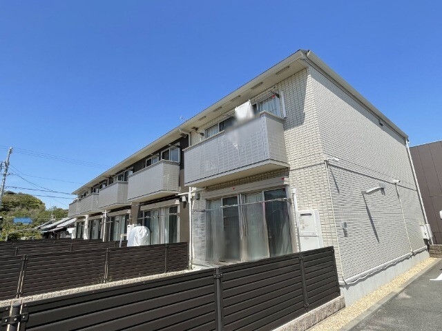 アゼリア岸岡の外観