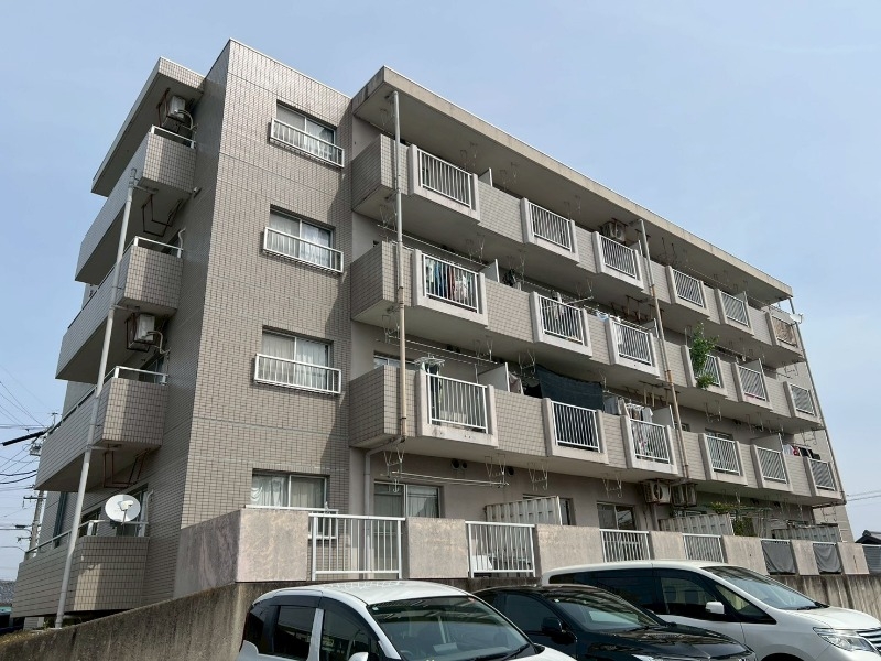 沈まない太陽の外観