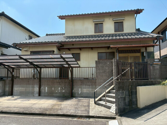 一身田平野貸家の外観