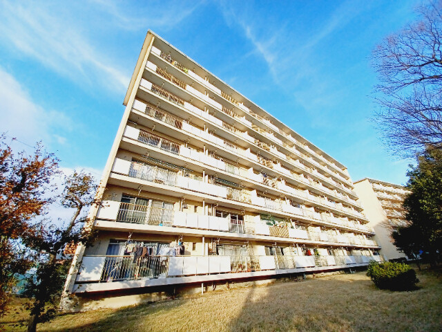 上浜団地４号棟の外観