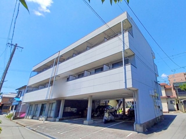 イーストの外観