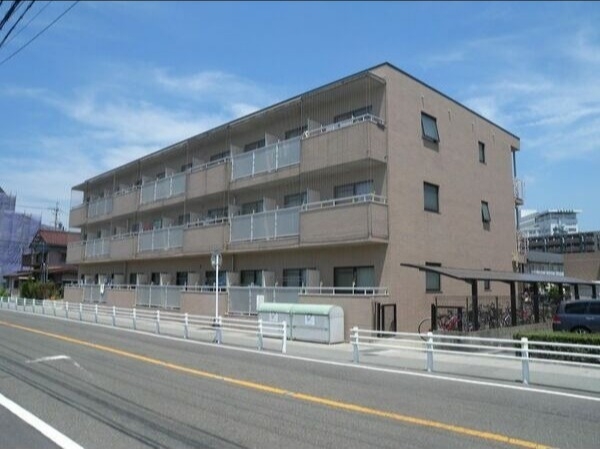 江戸橋利平治マンションの外観