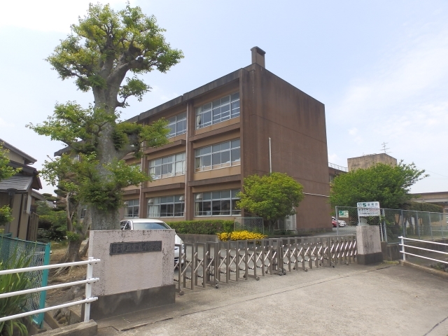 津市立栗真小学校 津市立栗真小学校