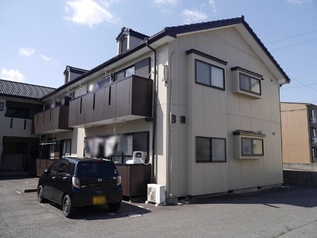 ノーブル山内Ｂ棟の外観
