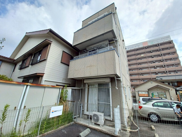 西浦アパートの外観
