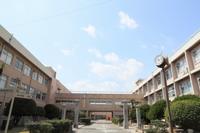 三重県立四日市高等学校 三重県立四日市高等学校