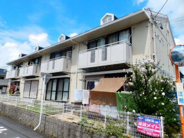 シェレナ山下　Ⅵ棟の外観