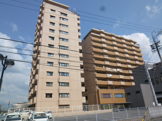 ダイアパレス四日市の外観