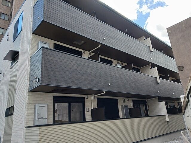 ヒカルサ四日市中部ウエストの外観