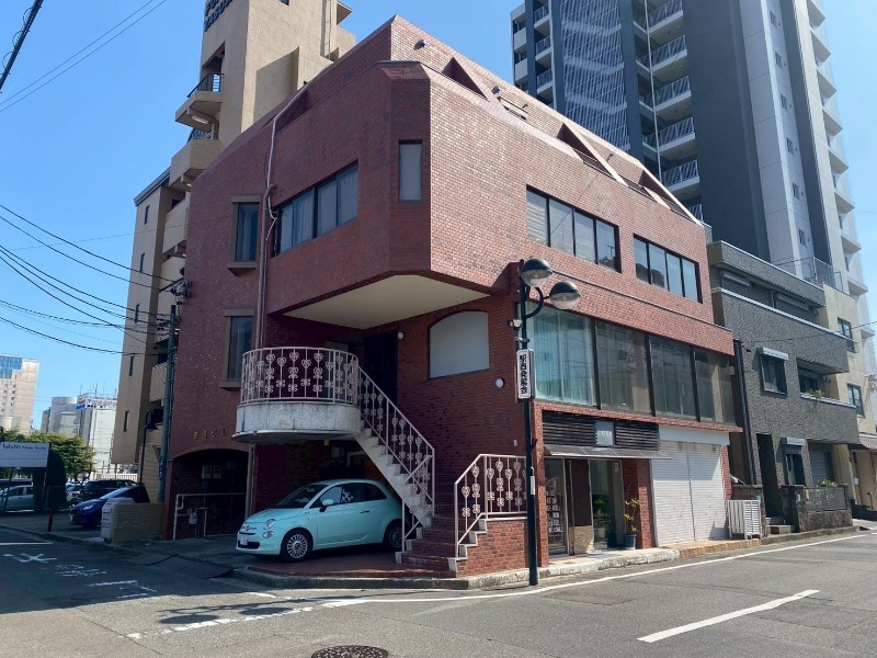 安島ビルの外観
