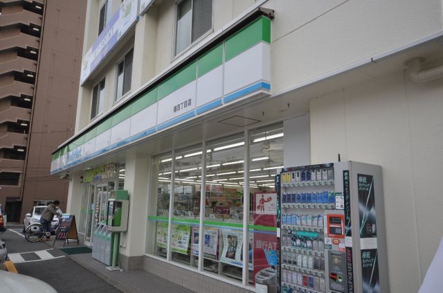 ファミリーマート曙四丁目店