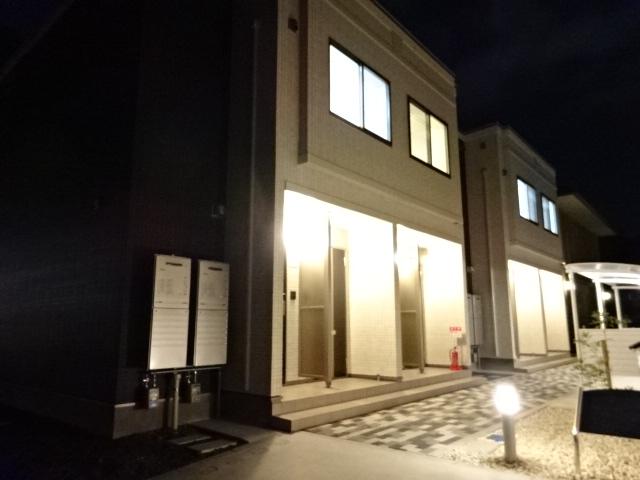 外観写真（夜）