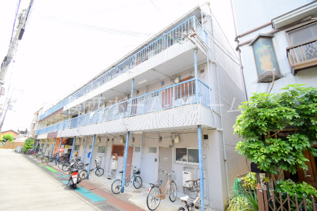 太陽マンション西棟の外観
