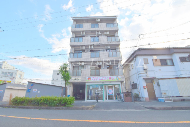 川島第１５ビルの外観