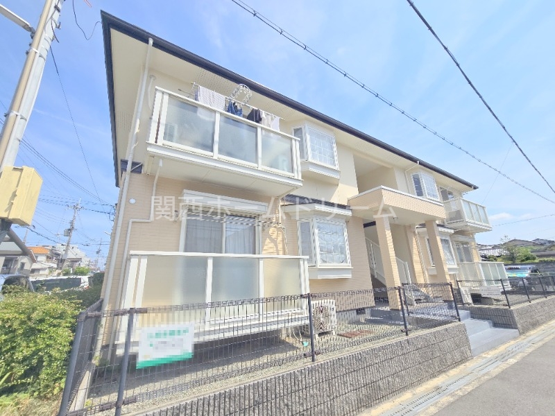 秦町アパートの外観