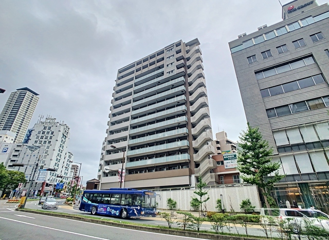 プレサンスジェネ新神戸ステーションフロントの外観
