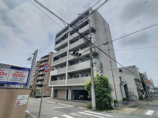ジープラスの外観