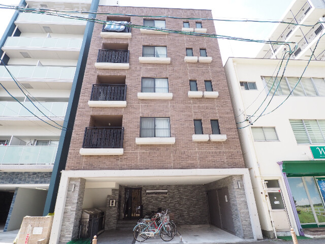アールズコート千種イーストの外観