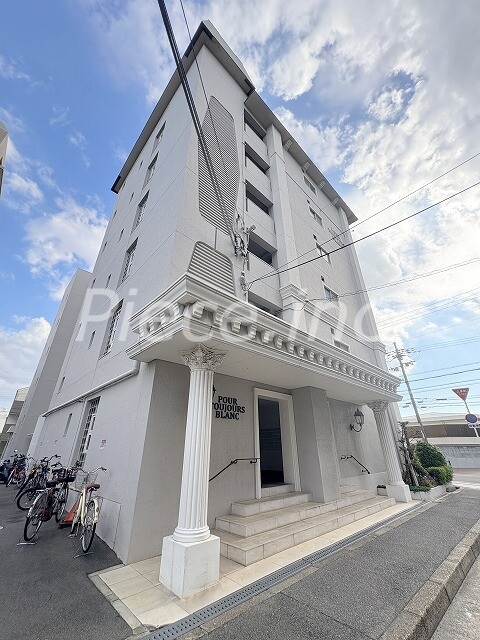 プールトゥジュールブランの外観